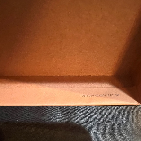Authentic Louis Vuitton Square Box - Picture 6 of 7